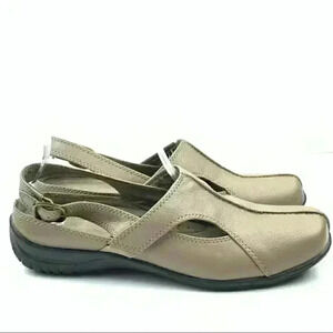 Easy street womens flats size 8 taupe faux leather